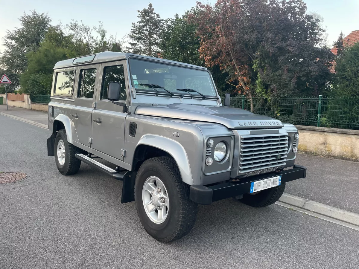 Land Rover Defender 2.2 TD4 - Vue détaillée 3
