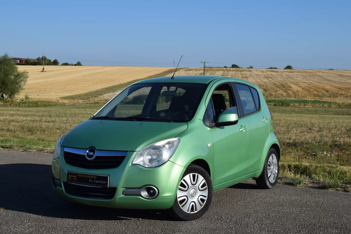 OPEL Agila 1.2 à Metz
