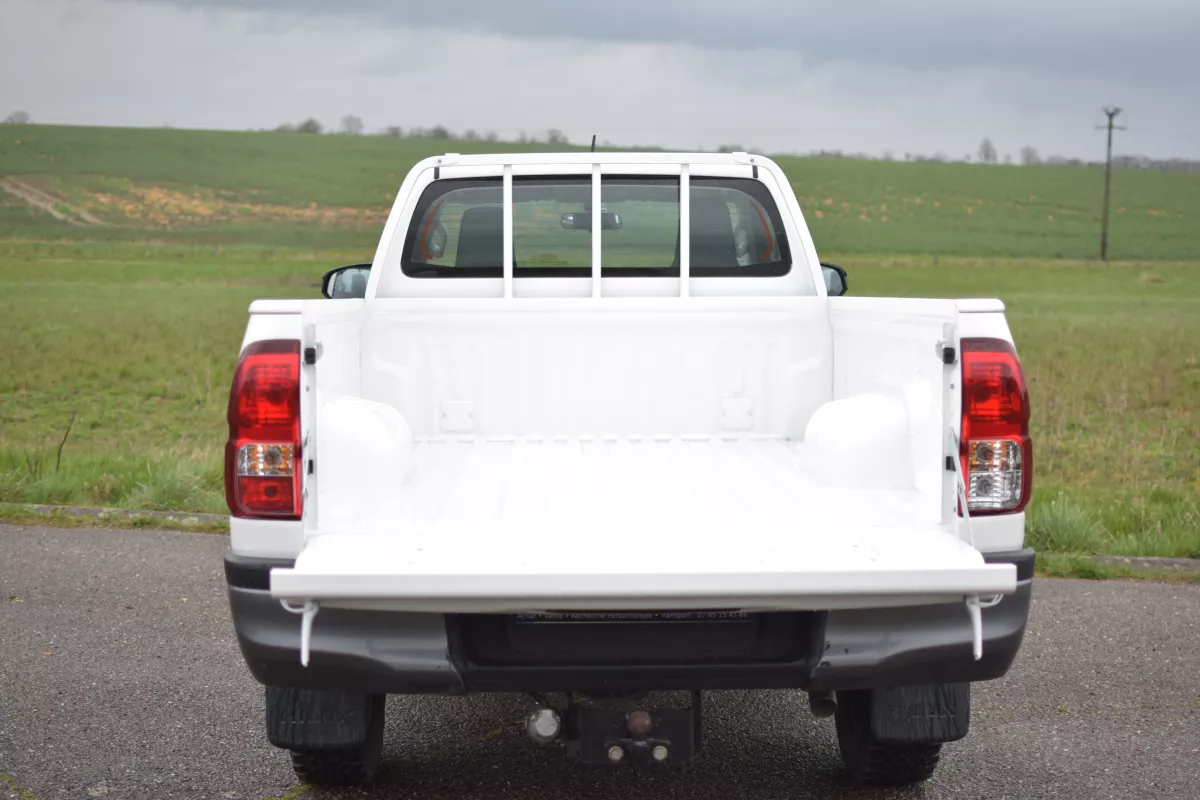 TOYOTA Hilux 2.4 D2D AWD - Vue détaillée 8